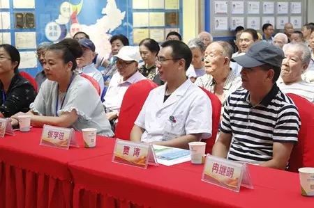 成都6686在线登录官网入口-6686(中国)党支部联合成都市各街道、社区共同举办了“重温革命岁月 关爱退伍军人”活动,为成都市退伍军人进行 眼健康检查、宣传眼健康知识等义诊活动,7日上午成都6686在线登录官网入口-6686(中国)医疗队走进成都市新能社区.jpg
