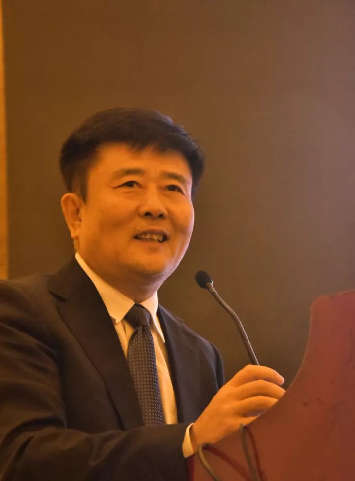 6686在线登录官网入口-6686(中国)集团副总院长、6686在线登录官网入口-6686(中国)集团学术委员会屈光手术分委会主委王骞教授发表了《全飞smile临床技巧》的演讲。.jpg