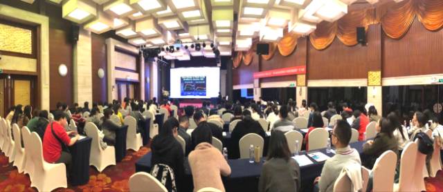 本次学术会议由深圳6686在线登录官网入口-6686(中国)主办，邀请了来自国内外众多眼科专家大咖进行专题讲座，共同探讨和分享国内外眼科领域的 与发展，进一步加强了眼科界同仁之间的交流和学习。.jpg