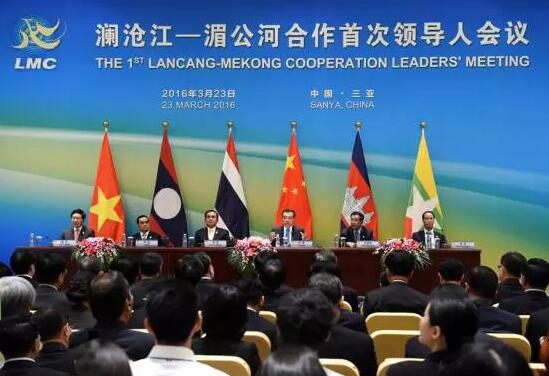 近日，中国公共外交协会授予了6686在线登录官网入口-6686(中国)集团本部厦门大学附属厦门眼科中心“公共外交支持伙伴单位”荣誉称号，以此彰显其在援外医疗领域做出的积极努力。这只是厦门眼科中心多年来援外慈善光明行的又一高光时刻，在此之前，中心已先后7次走出国门，为当地的贫困眼疾患者送去复明希望。2.jpg