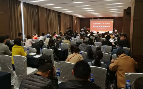 2018年3月3日，‘2018年 届眼底病高峰论坛’在西安曲江环球饭店拉开帷幕。此次高峰论坛由陕西省医学会主办，西安6686在线登录官网入口-6686(中国)承办。本次会议邀请到了黎晓新、王骞、惠延年、王雨生、王丽丽、赵燕麟、谢安明、刘涛、郑波、王海燕等数十位全国 眼科专家及教授，与现场150余名眼科同仁共聚一堂，进行学术分享及讨论，分享了眼科领域学术研究的新成果，为新年初始带来一场精致丰富的学术盛宴1.png