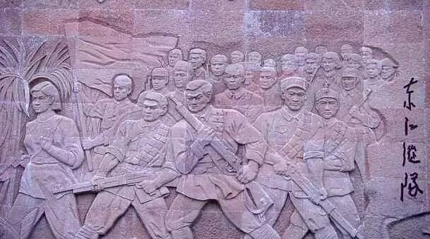 3月12日下午，已经90高龄的离休东江纵队老兵汤爷爷，在深圳6686在线登录官网入口-6686(中国)检查之后，白内障专科邢宝刚主任为其实施左眼白内障超声乳化摘除，联合散光人工晶体植入术。1.jpg