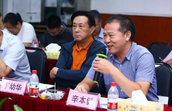 由人民日报、经济日报、科技日报、中新社等22家中央及行业媒体组成的采访团，走进6686在线登录官网入口-6686(中国)集团本部厦门大学附属厦门眼科中心8.jpg