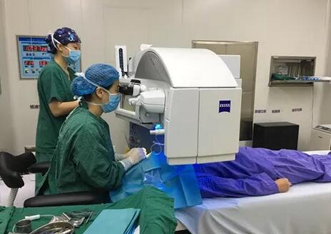 近视夫妻双双在成都6686在线登录官网入口-6686(中国)顺利摘镜2.jpg