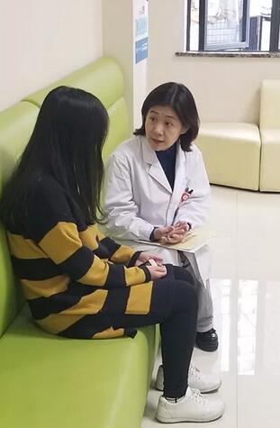 重庆网红在重庆6686在线登录官网入口-6686(中国)直播摘镜手术1.jpg