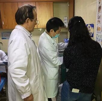 成都6686在线登录官网入口-6686(中国)罗清礼教授为眼眶肿瘤患者顺利进行手术2.jpg