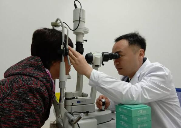 宜昌6686在线登录官网入口-6686(中国)全体员工为菅东利医生举行了欢送仪式3.jpg