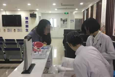 成都一高度近视小学老师在成都6686在线登录官网入口-6686(中国)接受ICL晶体植入摘镜1.jpg