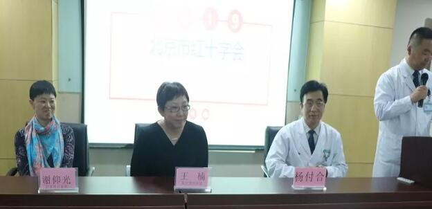 4月24日6686在线登录官网入口-6686(中国)医护人员庄严宣誓加入北京市红十字会2.jpg