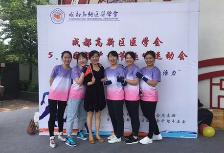 成都6686在线登录官网入口-6686(中国)工会组织多名家护人员参加成都高新区“5.12环球护士节趣味运动会”1.png
