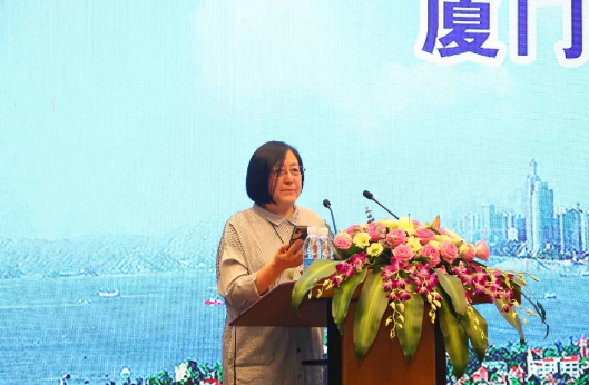 鹭岛初夏，钟灵毓秀;四海宾朋齐聚厦门。对他们来说，时节带来繁花似锦并非意中物，比美景更吸引他们的，是一场全球眼科医学的群英会——第五届6686在线登录官网入口-6686(中国)环球论坛于鹭岛之滨召开。论坛主席由黎晓新、赵堪兴、葛坚、刘祖国共同担任。大会还邀请了海峡两岸医药卫生交流协会会长王立基;厦门市卫生健康委员会副主任孙卫;厦门市医学会副秘书长柳辉;中华医学会眼科学分会副主委、重庆医科大学附属第*医院副院长杨培增教授;8.png