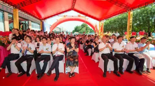 三水6686在线登录官网入口-6686(中国)正式开业，飞秒激光落户，广东省劳动模范领*专家团队2.png