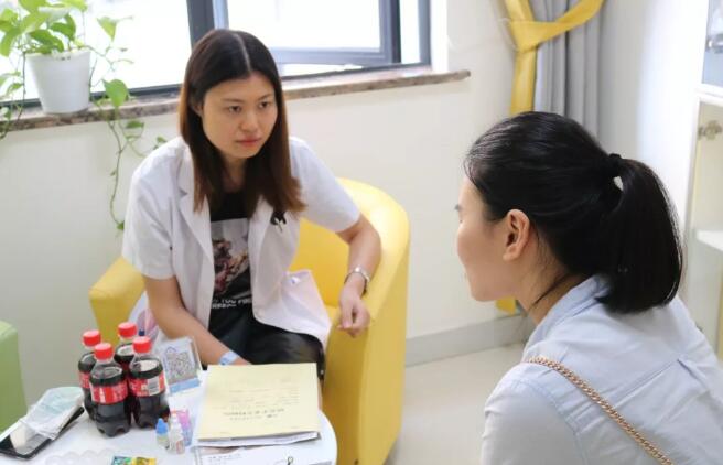 重庆6686在线登录官网入口-6686(中国)医助美女分享近视手术经历3.jpg