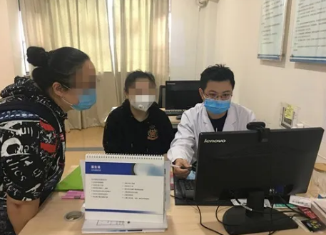  眼病患者在成都6686在线登录官网入口-6686(中国)接受厦门眼科中心总院长黎晓新教授远程会诊1.png