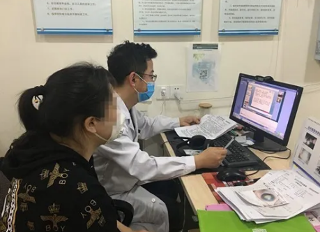  眼病患者在成都6686在线登录官网入口-6686(中国)接受厦门眼科中心总院长黎晓新教授远程会诊2.png