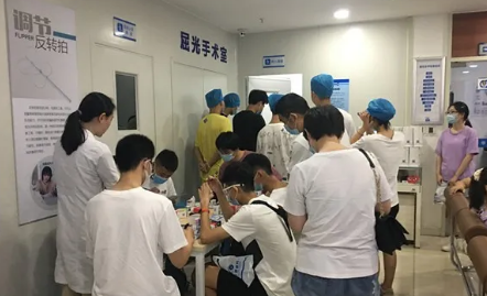 进入高峰期 成都6686在线登录官网入口-6686(中国)提醒近视手术朋友提前预约2.png