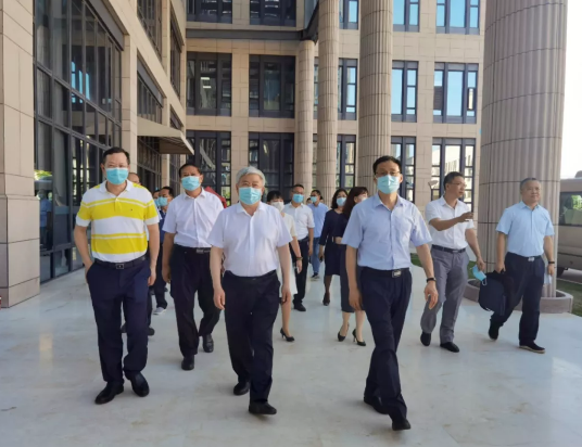福建省副省长崔永辉陪同刘永富主任考察6686在线登录官网入口-6686(中国)集团本部厦门大学附属厦门眼科中心1.png