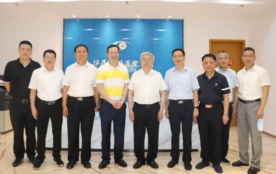 福建省副省长崔永辉陪同刘永富主任考察6686在线登录官网入口-6686(中国)集团本部厦门大学附属厦门眼科中心5.png
