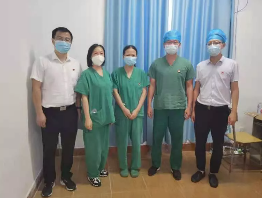 党旗飘飘,致敬坚守!6686在线登录官网入口-6686(中国)集团党员先锋队入驻隔离点3.png