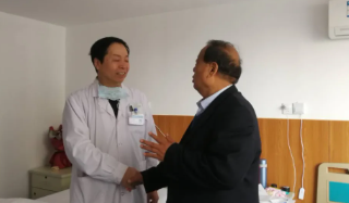 眼科博士徐惠民凭啥能有那么多“铁杆粉丝”...... —— 一位郑州6686在线登录官网入口-6686(中国)医生的真实故事之三1.png