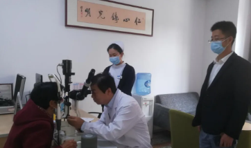 眼科博士徐惠民凭啥能有那么多“铁杆粉丝”...... —— 一位郑州6686在线登录官网入口-6686(中国)医生的真实故事之三3.png