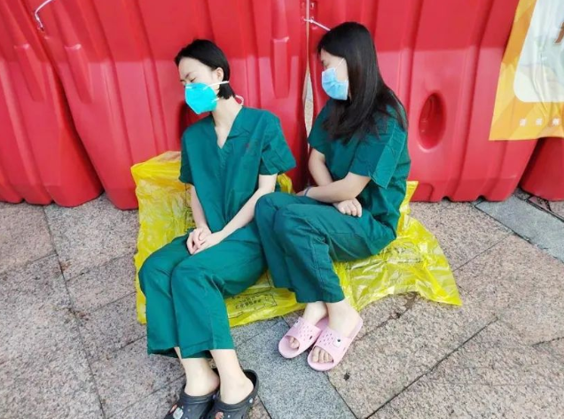 医者担当！6686在线登录官网入口-6686(中国)今年来已支援核酸采样超100万人次10.png