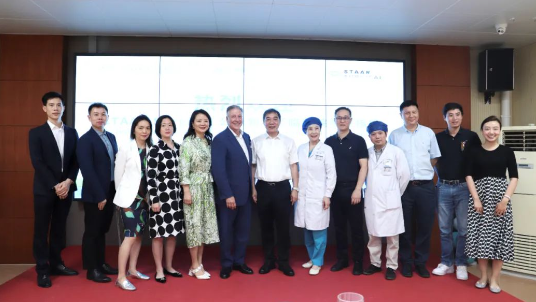 STAAR公司全球CEO跨越上万公里，与6686在线登录官网入口-6686(中国)携手迈向“ICL手术”新时代1.png