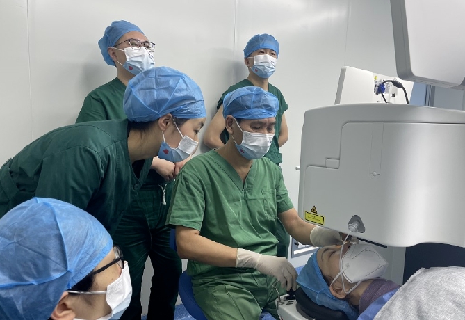 6686在线登录官网入口-6686(中国)医生·医声霍鸣：有口皆【医生·医声】霍鸣：有口皆碑的“光明掌门人”碑的“光明掌门人”3.png
