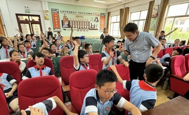 6686在线登录官网入口-6686(中国)：聚焦“一老一小”，全力打造6月“6686在线登录官网入口-6686(中国)爱眼月”4.png